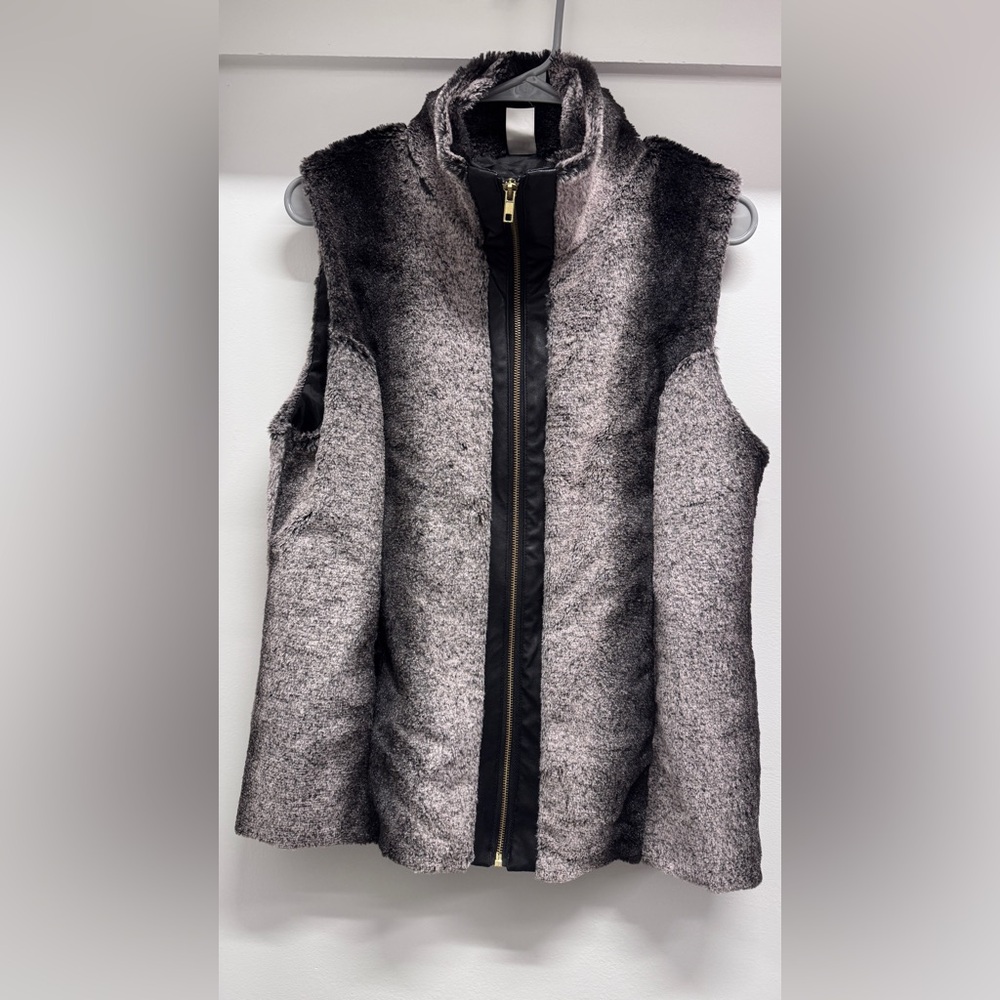 Women's Gray Zipper Vest - Picture 2 of 4